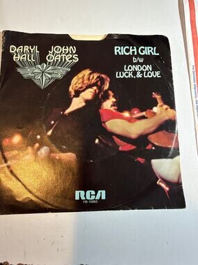 RCA Records Hall N Oates Rich Girl/London Luck & Love 45rpm Picture Sleeve